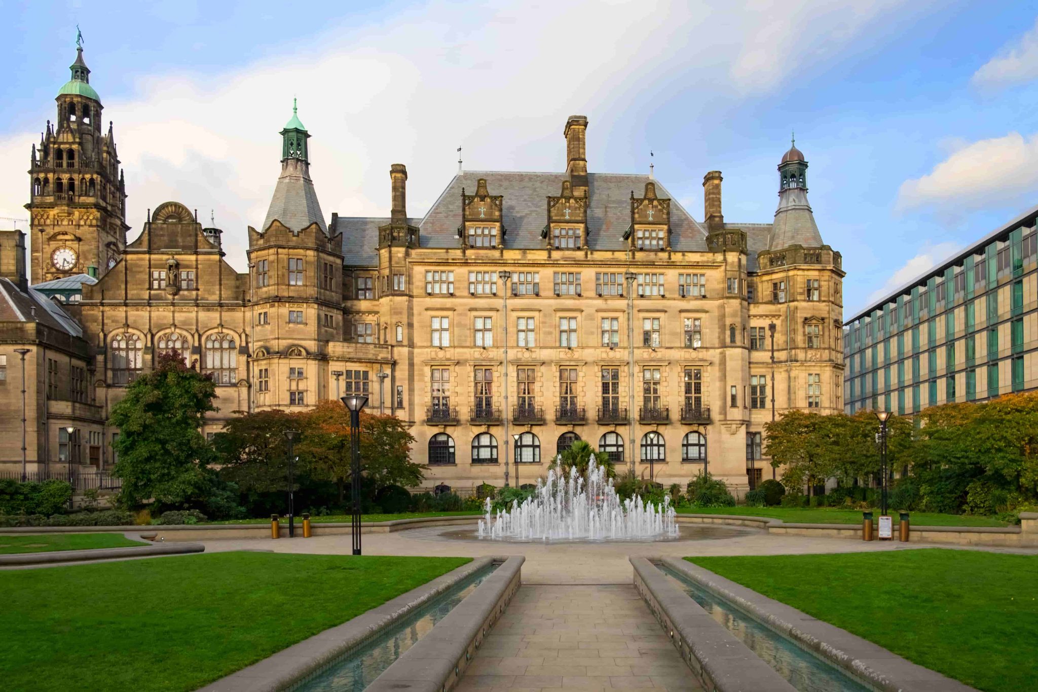 Sheffield town hall and fountain.